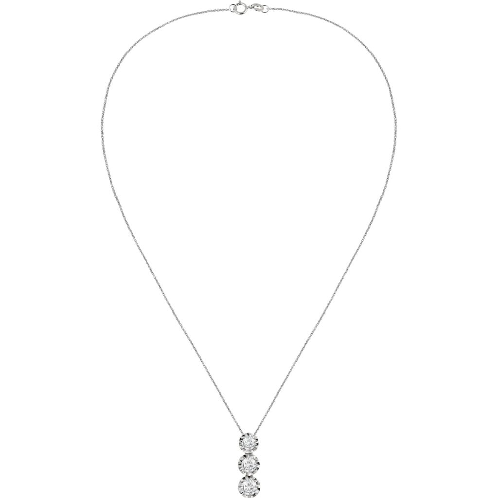 In questa foto una collana sposa di diamanti bluesprit