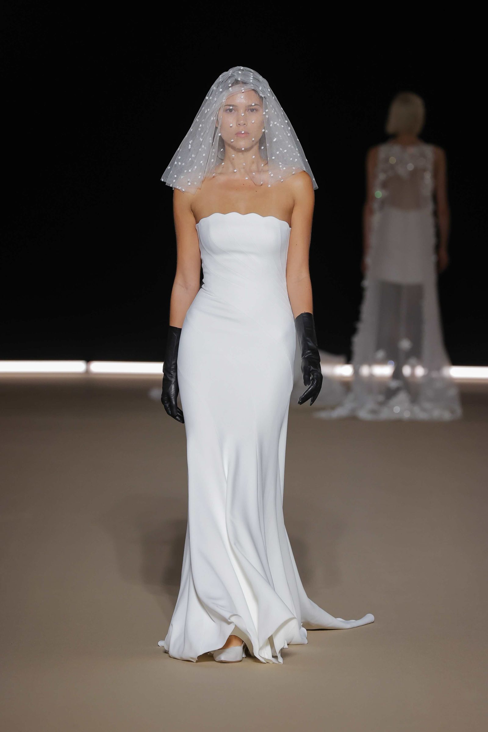 Abiti da sposa Atelier Pronovias 2025, d'ispirazione contemporanea