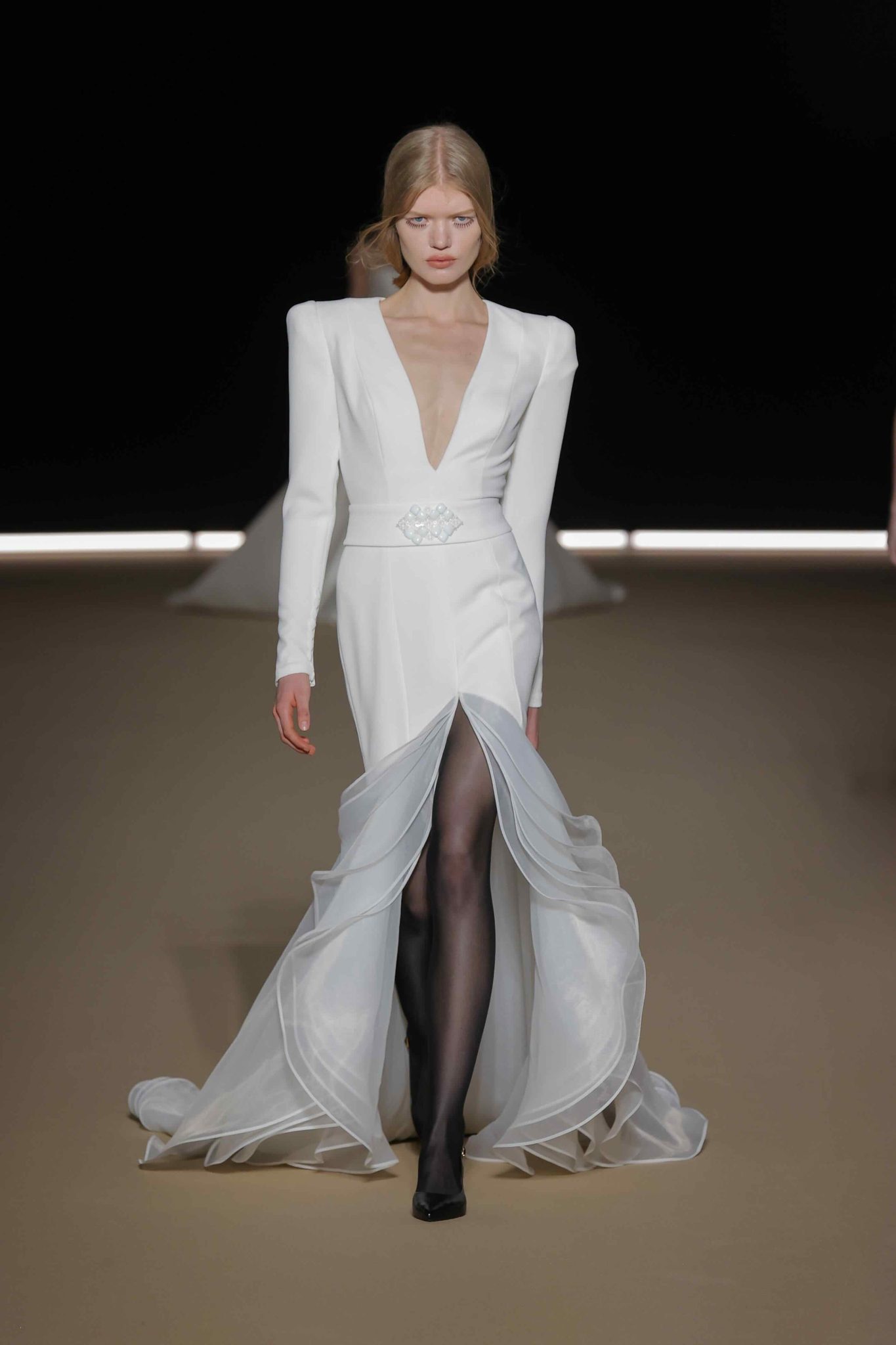 Abiti da sposa Atelier Pronovias 2025, d'ispirazione contemporanea
