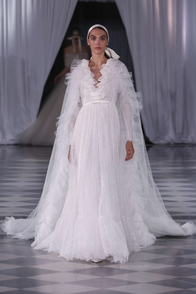 In questa immagine un abito da sposa Giambattista Valli 2025 in tulle e pizzo