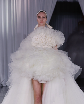 Abiti da sposa Giambattista Valli 2025, la celebrazione dell’amore