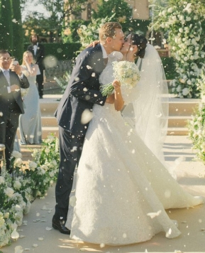 Matrimonio di Marta Sierra, per l’influencer spagnola 4 abiti da sposa Rosa Clará