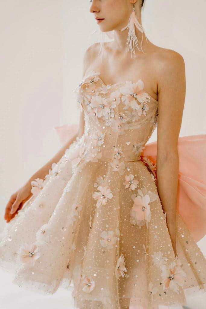 In questa foto abito da sposa Hacchic Couture
