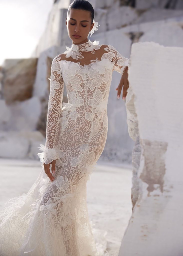 In questa foto abito da sposa Innocentia