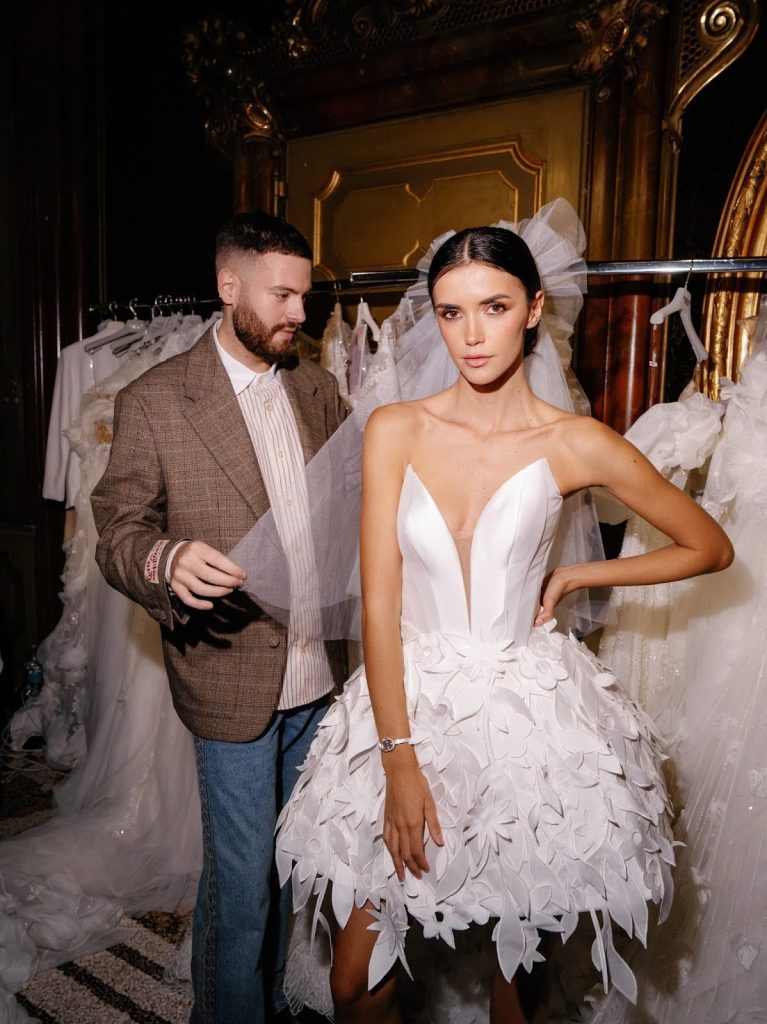 In questa foto abito da sposa Innocentia