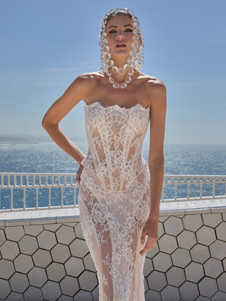 In questa foto abito da sposa  Galia Lahav