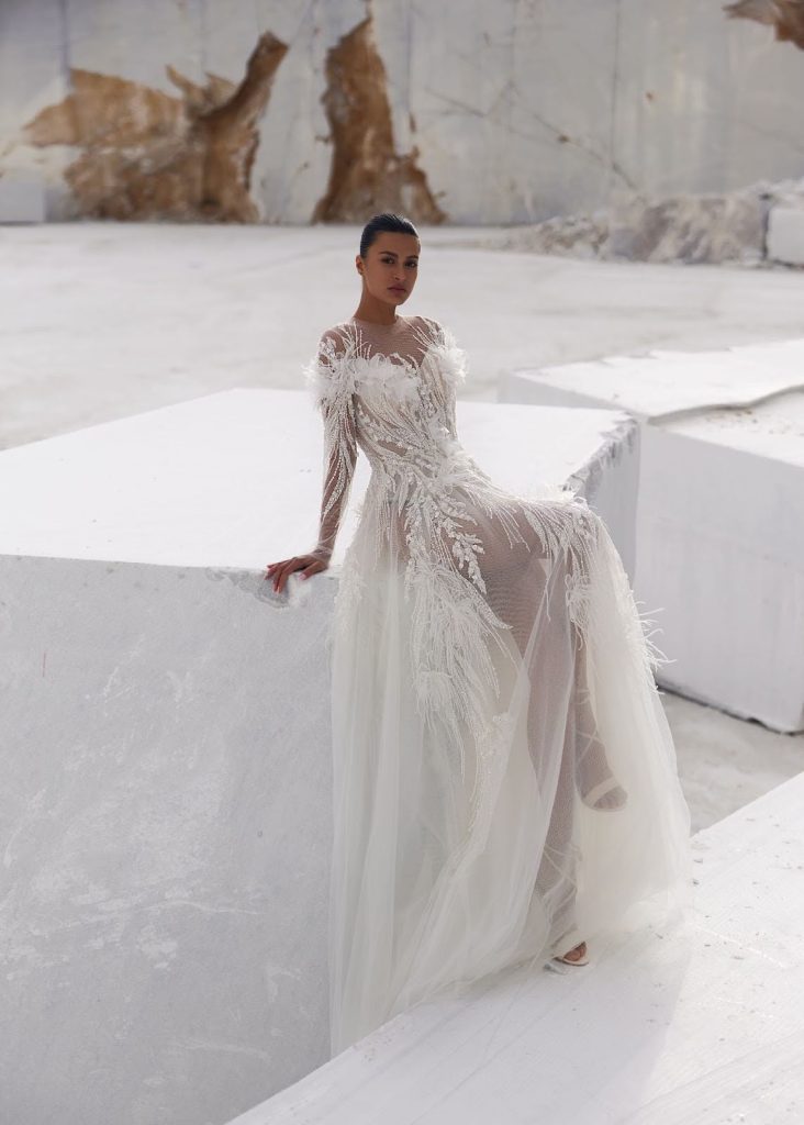 In questa foto abito da sposa  Innocentia