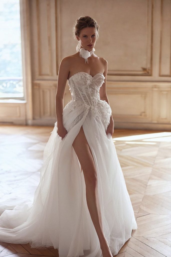 In questa foto abito da sposa  Anna Mariee