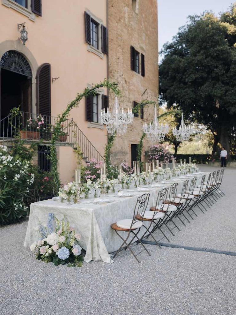 In questa foto uno degli allestimenti per tavole matrimonio 2024 firmato da Eleonora Voci