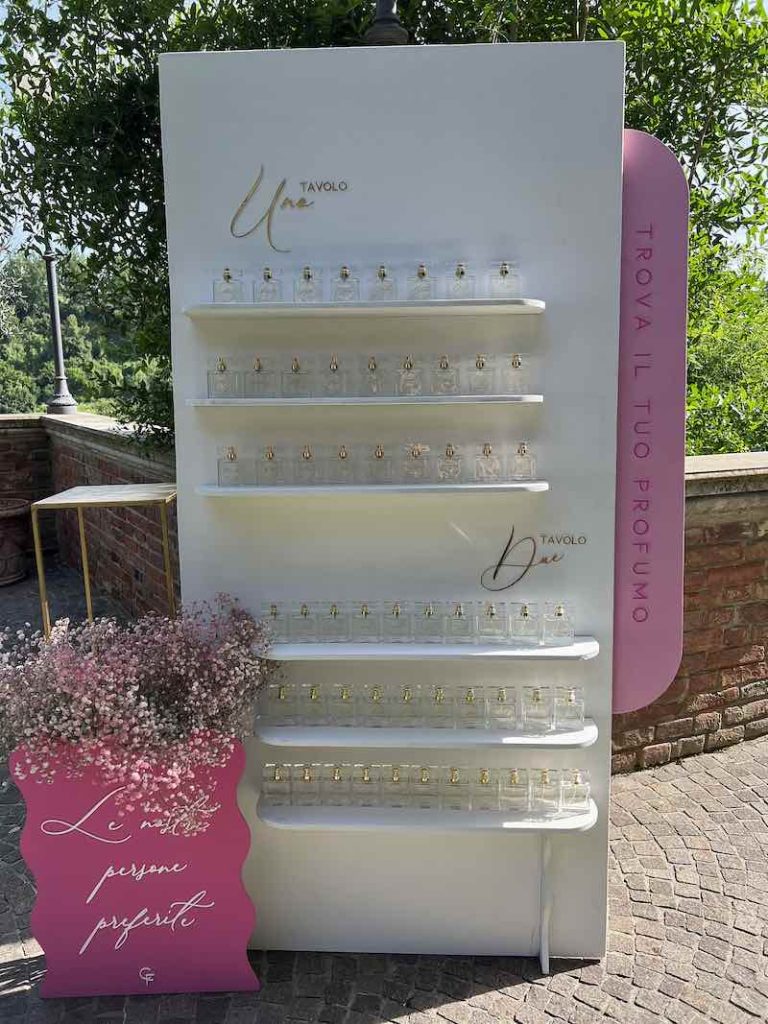 In questa foto una idea matrimonio 2025 un corner profumi private label 