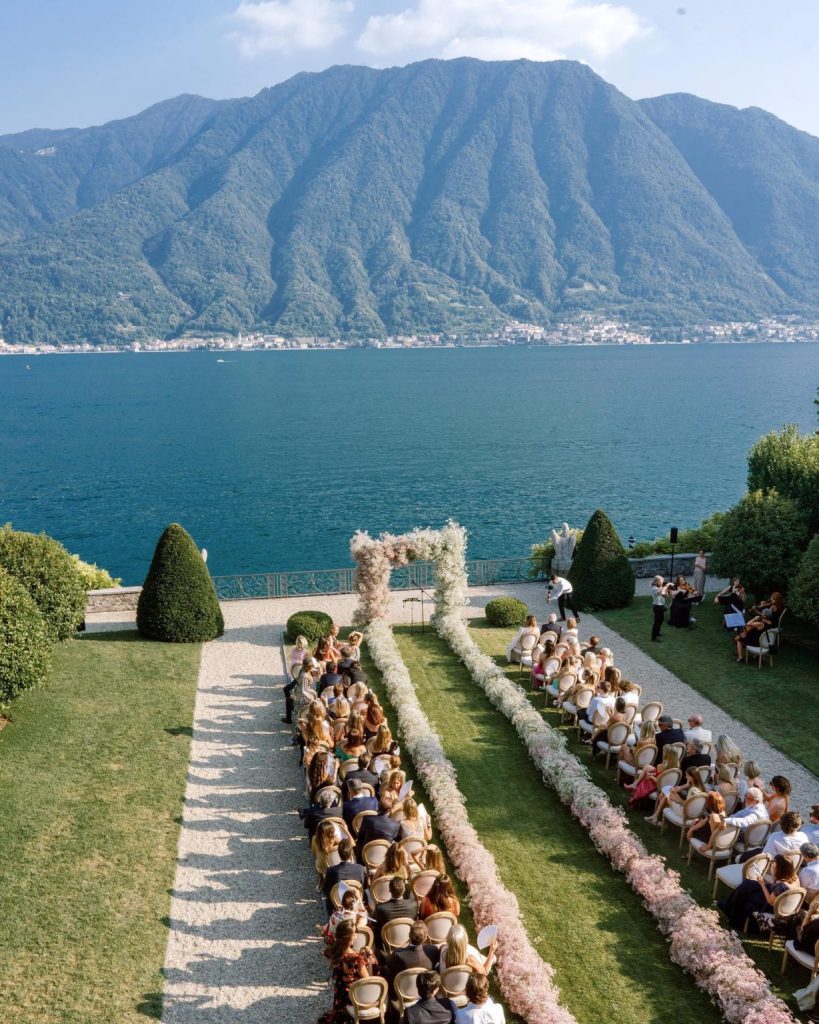 In questa foto uno scorcio di villa balbiano location di matrimoni in riva al lago di como