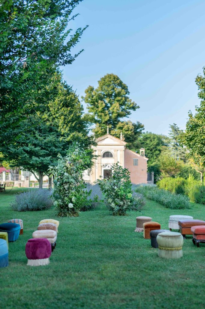 In questa foto una vista frontale di villa ormaneto