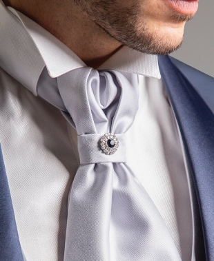 Accessori sposo 2025, tutti i dettagli di stile per essere impeccabile