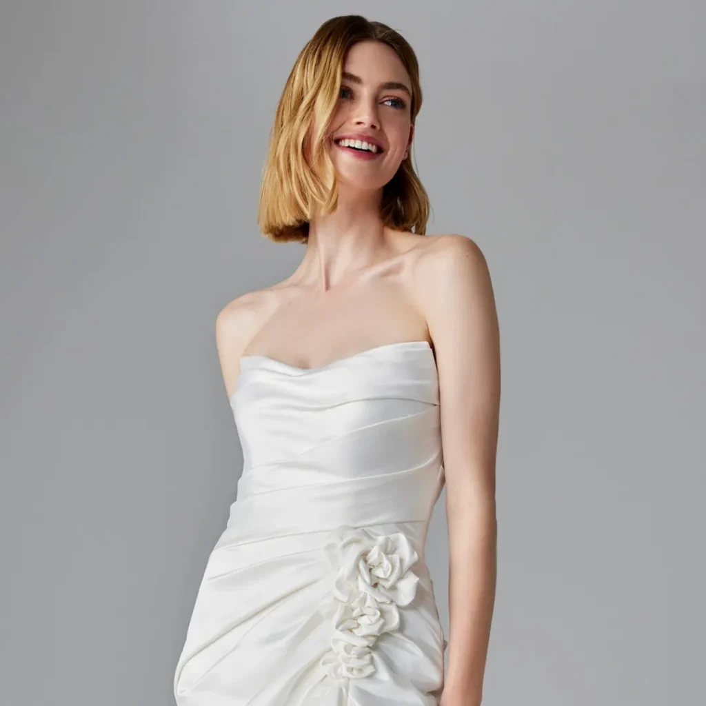 In questa foto una sposa con bob taglio sposa 2025