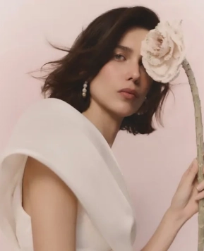 Capelli sposa 2025, i trend più glam per il grande giorno