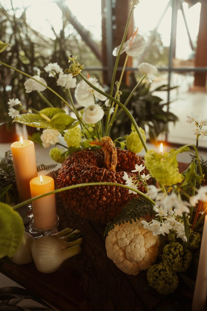 In questa foto i dettagli botanici delle nozze di Giulia e Fabrizio con Federica Iovane e The Flower Company.