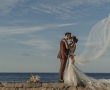 Toni decisi e un’esplosione floreale, il matrimonio multicolor di Clementina Muscolo