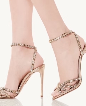 Scarpe da cerimonia donna 2025, i nuovi trend per le invitate più glamour