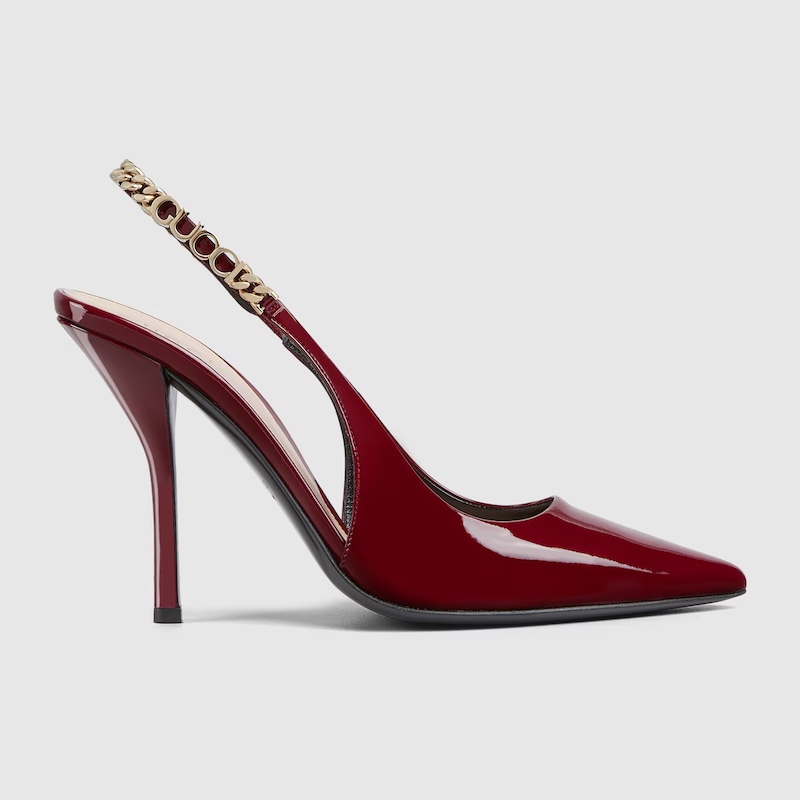 In questa foto, scarpe Gucci modello slingback, colore bordeaux ciliegia in vernice