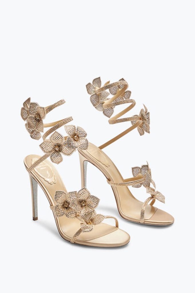 In questa foto, scarpe da cerimonia donna 2025 Rene Caovilla modello sandalo alla schiava, colore oro con fiori 3D 