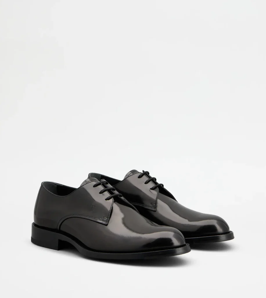 In questa foto un modello di scarpe sposo 2025 tods 