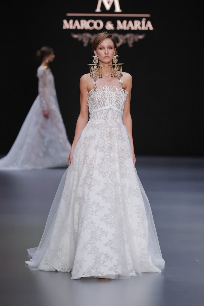 In questa foto, un momento della sfilata di Marco y Maria alla scorsa Barcelona Bridal Fashion Week 