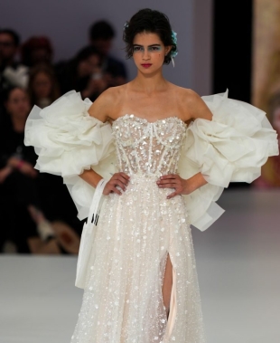 Collezione sposa Demetrios 2026, tra romanticismo e fiaba