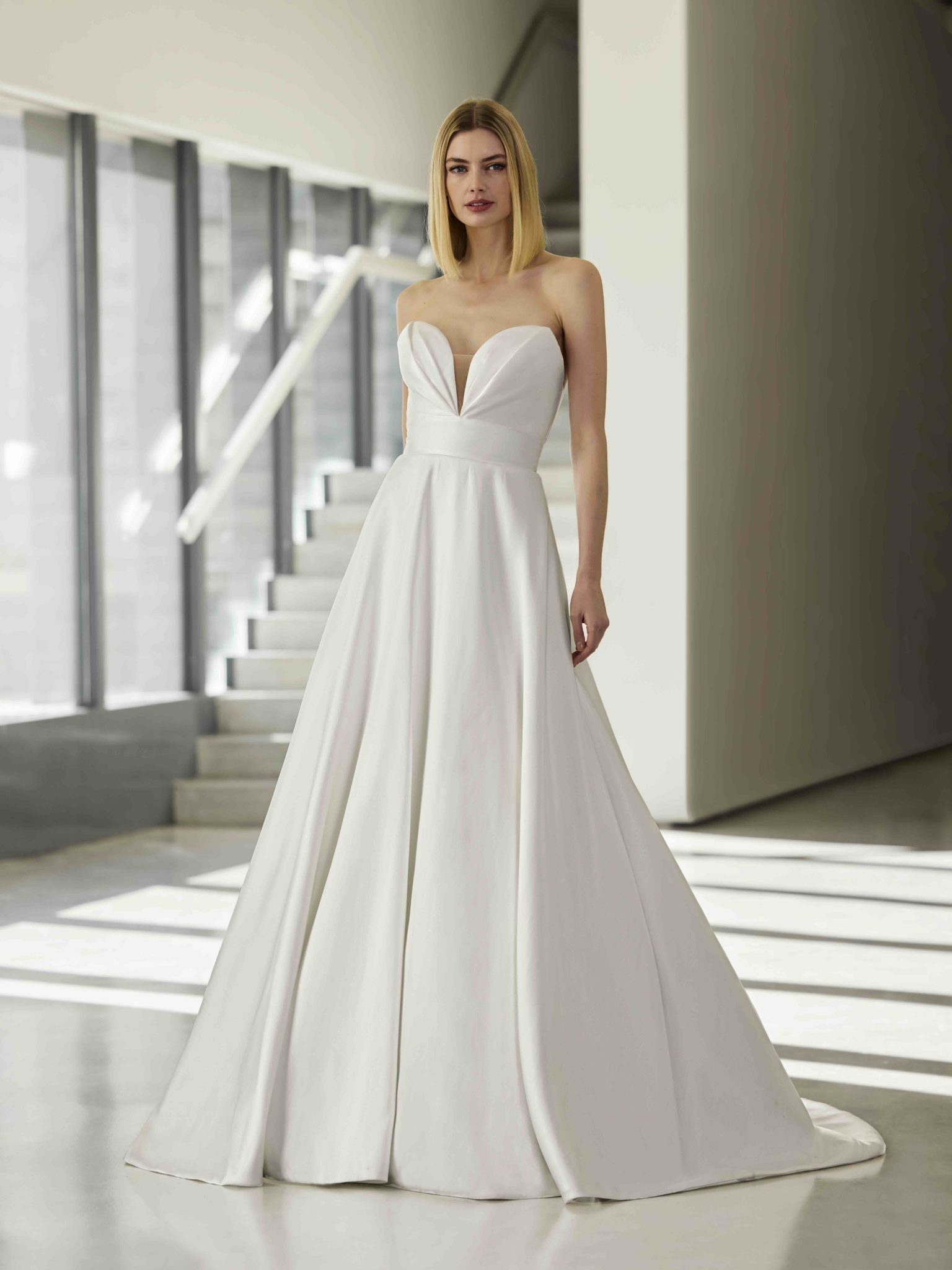 Collezione Pronovias 2026: l'anteprima è un inno al romanticismo