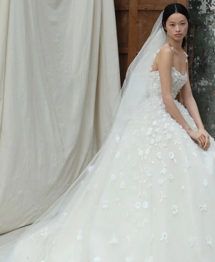 Abiti da sposa Elie Saab SS 2026, la collezione che scolpisce la bellezza