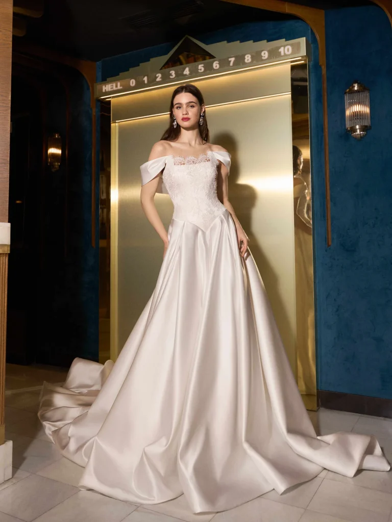 In questa foto la modella indossa un abito da sposa Galia Lahav 2026