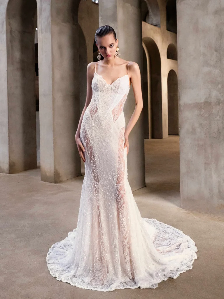 In questa foto la modella indossa un abito da sposa Galia Lahav 2026