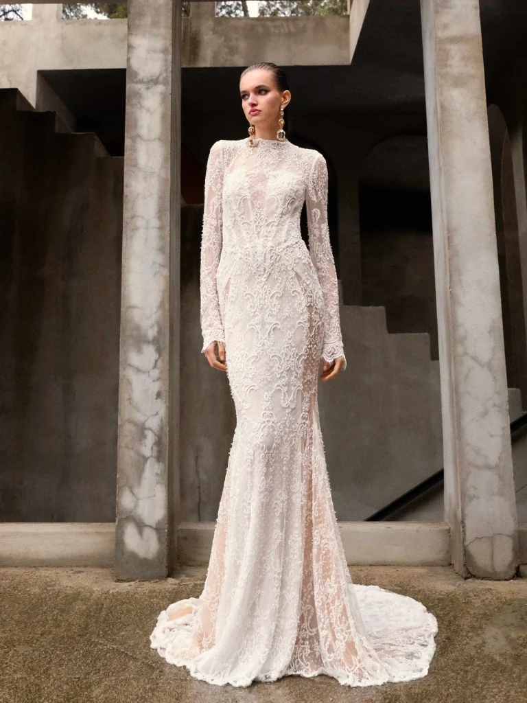 In questa foto la modella indossa un abito da sposa Galia Lahav 2026