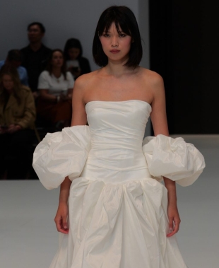 Abiti Ricca Sposa 2026, il minimalismo incontra il lusso architettonico