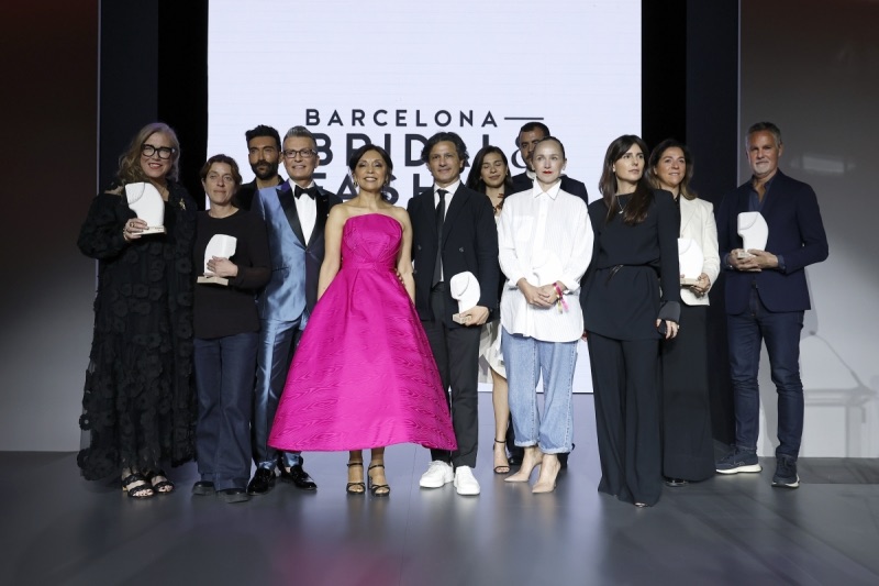In questa foto, i vincitori della scorsa edizione dei Barcelona Bridal & Fashion Awards