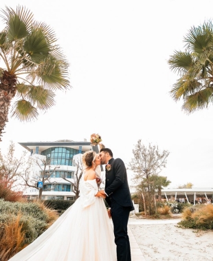 Giurarsi amore eterno in riva al mare, le nozze al Blu Suite Resort
