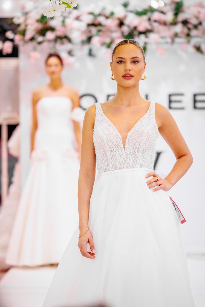 In questa foto una mdoella in abito da sposa alla fiera european bridal week 2025