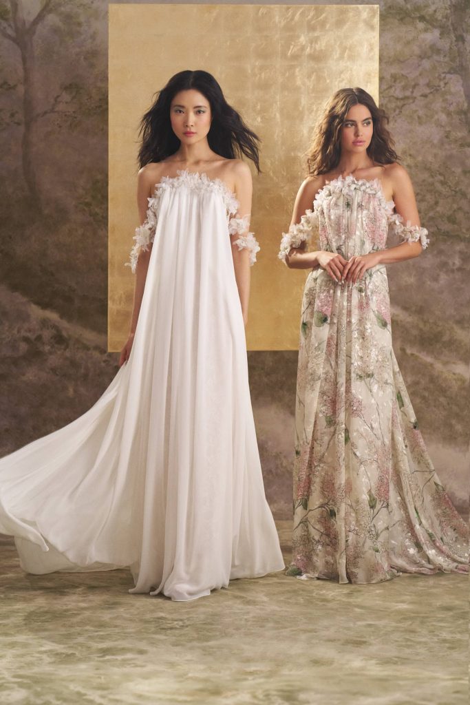 In questa foto le modelle indossano abiti da sposa ines di santo 2026 morbidi con dettagli floreali