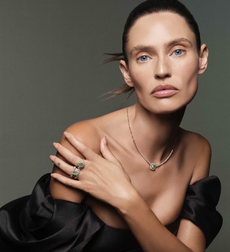 In questa foto, Bianca Balti con un make up naturale