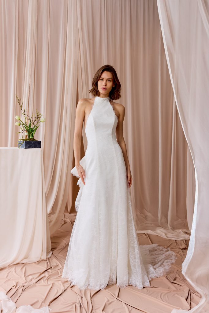 In questa foto la modella indossa un abito da sposa nagae 2026