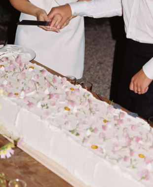 Da Instagram alla realtà: forme, gusti e decorazioni delle torte di matrimonio più trendy