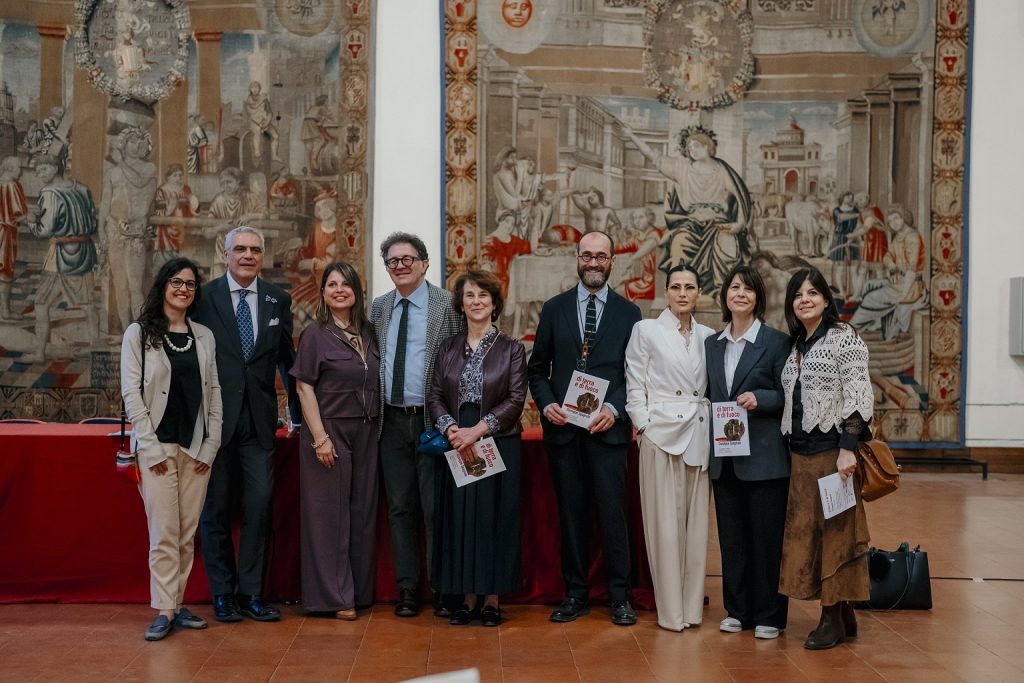 In questa foto i partecipanti della manifestazione Milano Set Mediterraneo 2025 al Castello Sforzesco