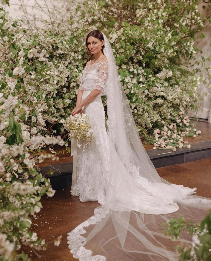 In questa foto l'attrice Phoebe Tonkin nel gorno del suo matrimonio