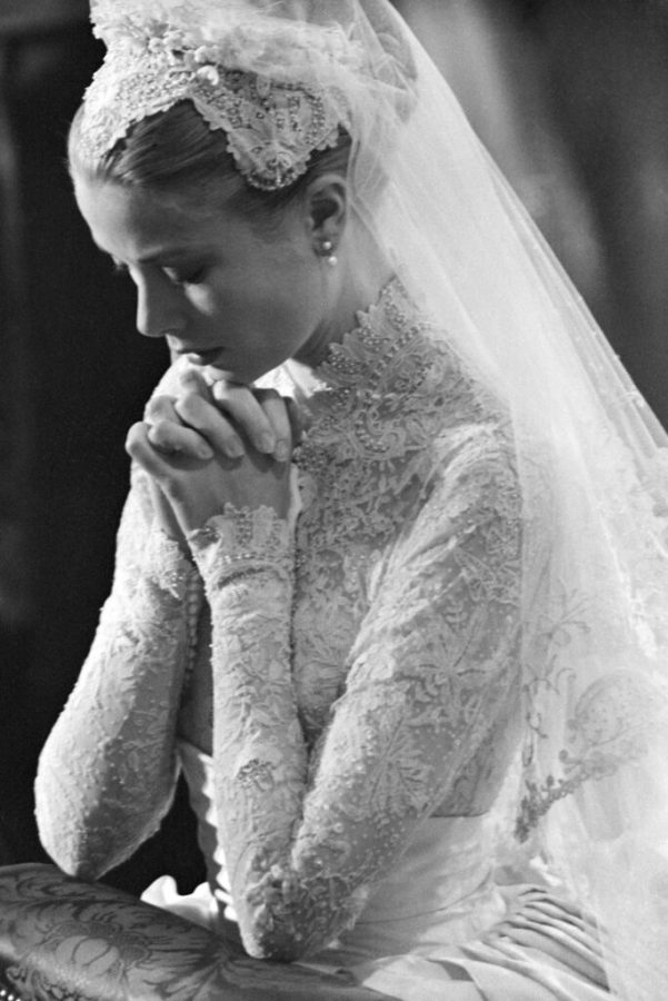 In questa foto Grace Kelly il giorno del matrimonio
