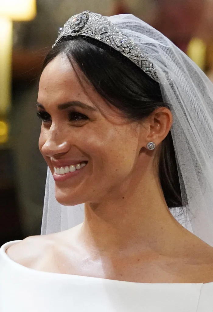 In questa foto Meghan Markle il giorno del matrimonio con un raccolto spettinato
