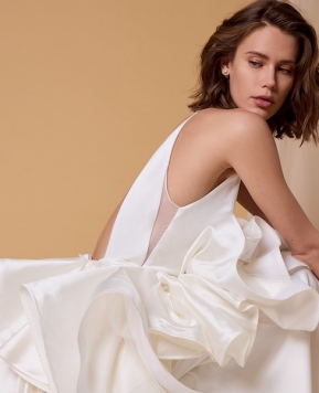 Collezione sposa Nagae 2026, il Giappone ispira abiti dalle linee essenziali
