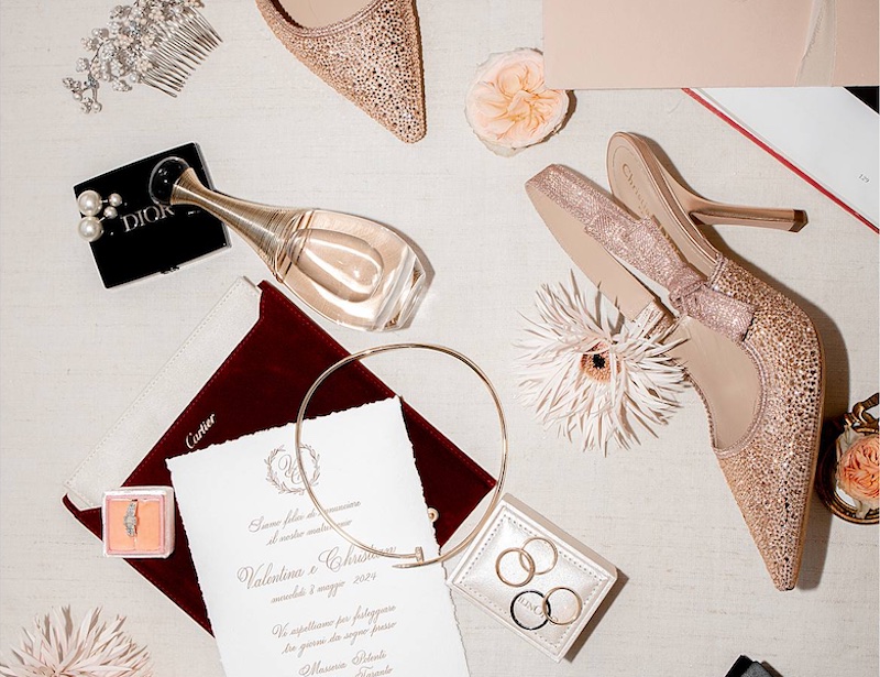 In questa foto, alcuni accessori da sposa