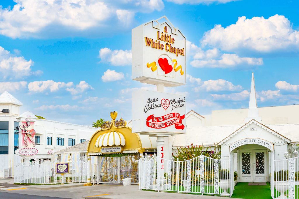 In questa foto la Little White Wedding Chapel: è una delle cappelle dove sposarsi a Las Vegas più celebri di sempre