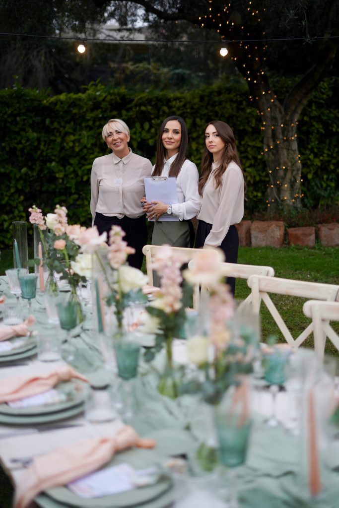 In questa foto la wedding planner Manuela Marrale con il suo team
