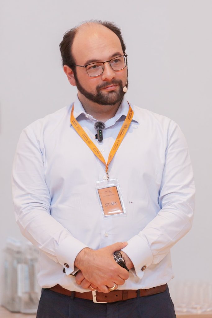 In questa foto, Tommaso Corsini durante il WIM Talk Firenze 2025