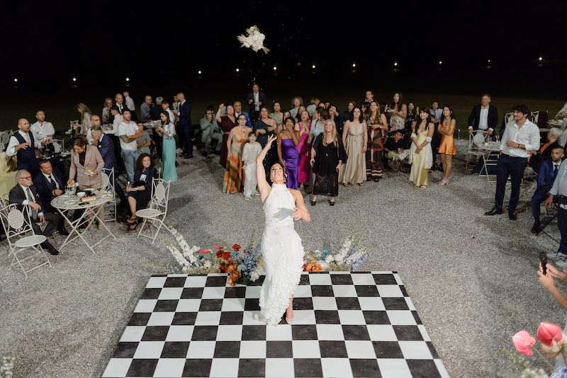 In questa foto, un lancio del bouquet